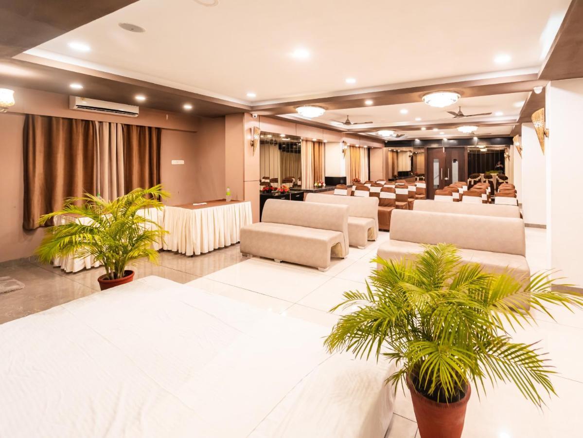 Hotel Signature Planet Indore Exterior photo