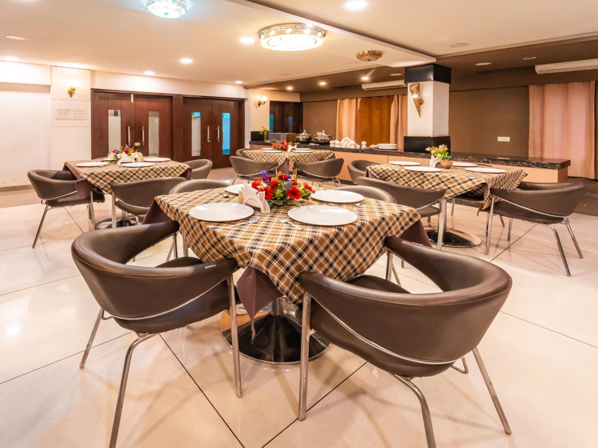 Hotel Signature Planet Indore Exterior photo